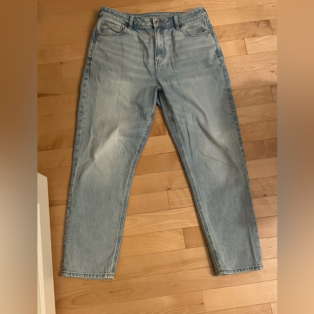 American Eagle Strigid Mom Jeans